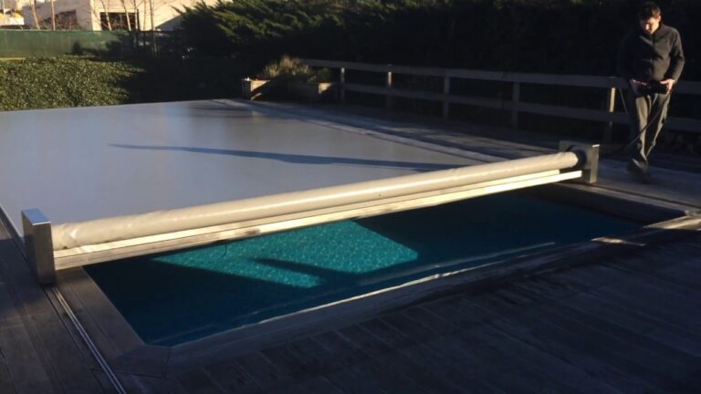 Coperture Elettriche per Piscine: Vantaggi e Soluzioni Innovative