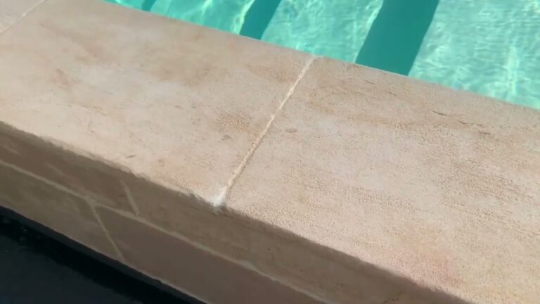 Bordi Piscina in Pietra Naturale: Eleganza e Durabilit&agrave;